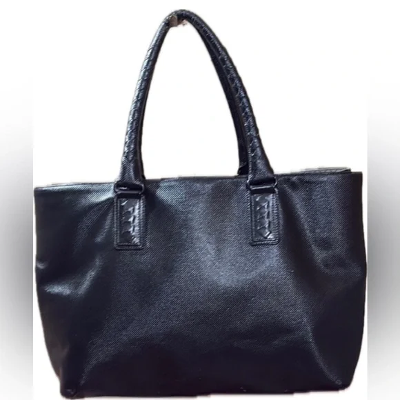 Bottega Veneta Black Leather Tote with Minimalist Design - Picture 3 of 6